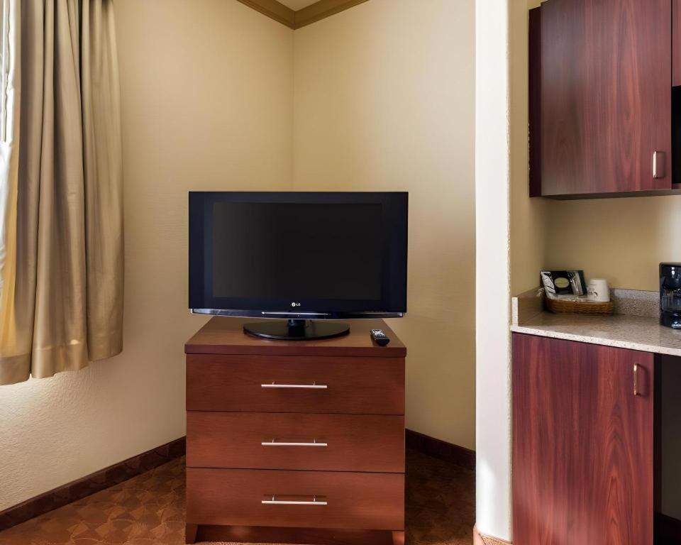 Comfort Suites Near Nasa - Clear Lake Уэбстер Экстерьер фото